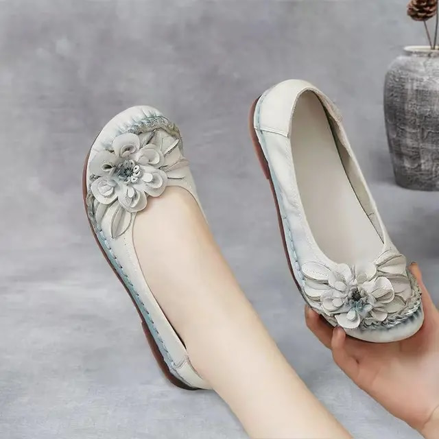 Leather Flat Color Beige Size 5.5 for Women
