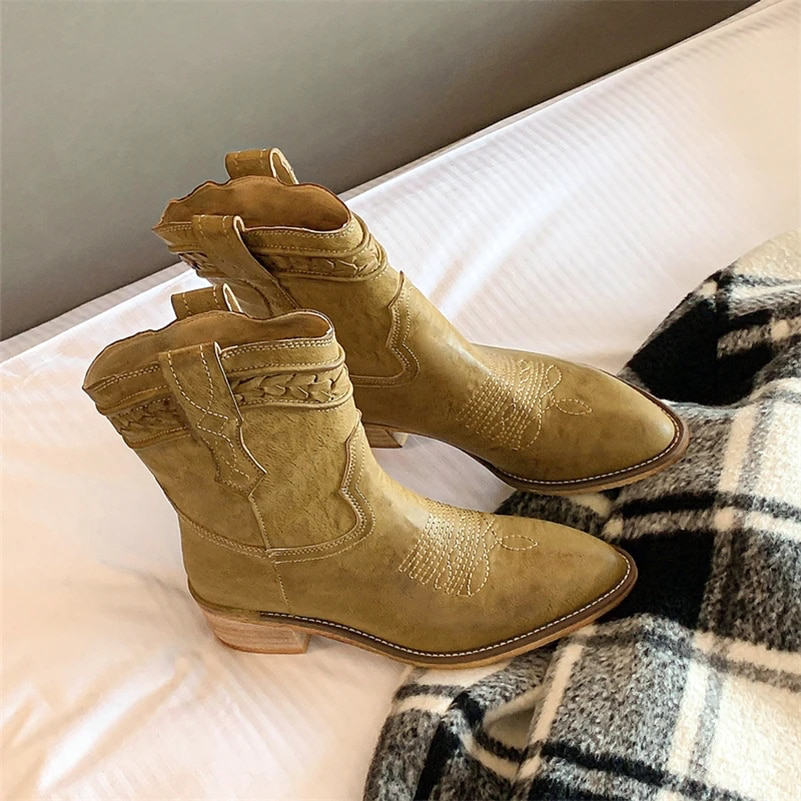 Short Plush Boots Color Brown Size 4.5 for Women