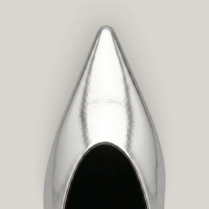 Top-down close-up of the pointed toe on the silver Argent Vif Lumière Mule in a metallic finish.