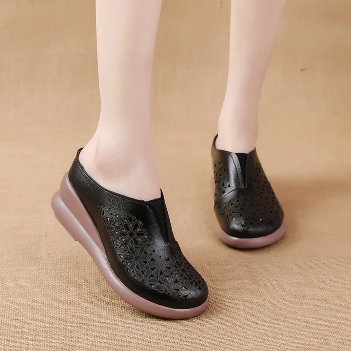 leather sandals color black size 9 for women