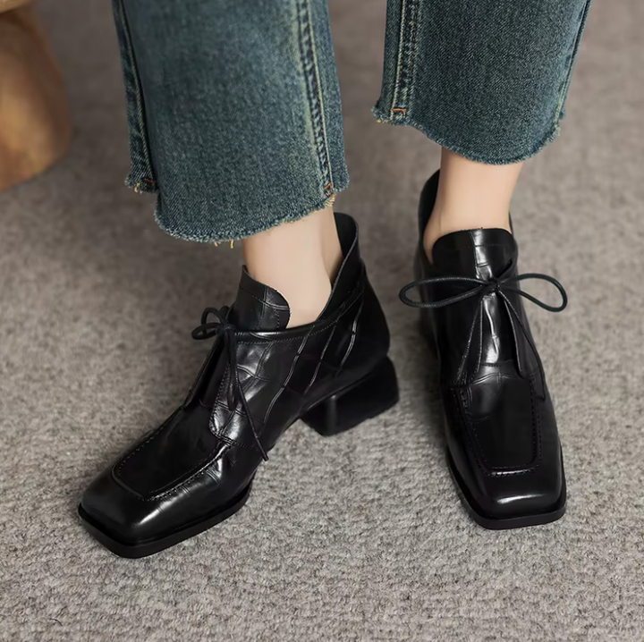 USS Shoes Adriana Women's Leather Cross-Tied Ankle Boots