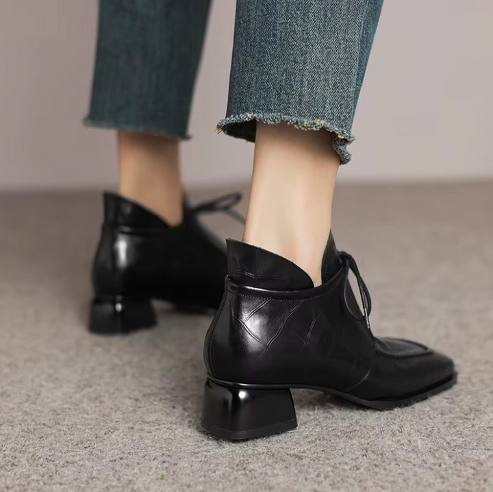 USS Shoes Adriana Women's Leather Cross-Tied Ankle Boots