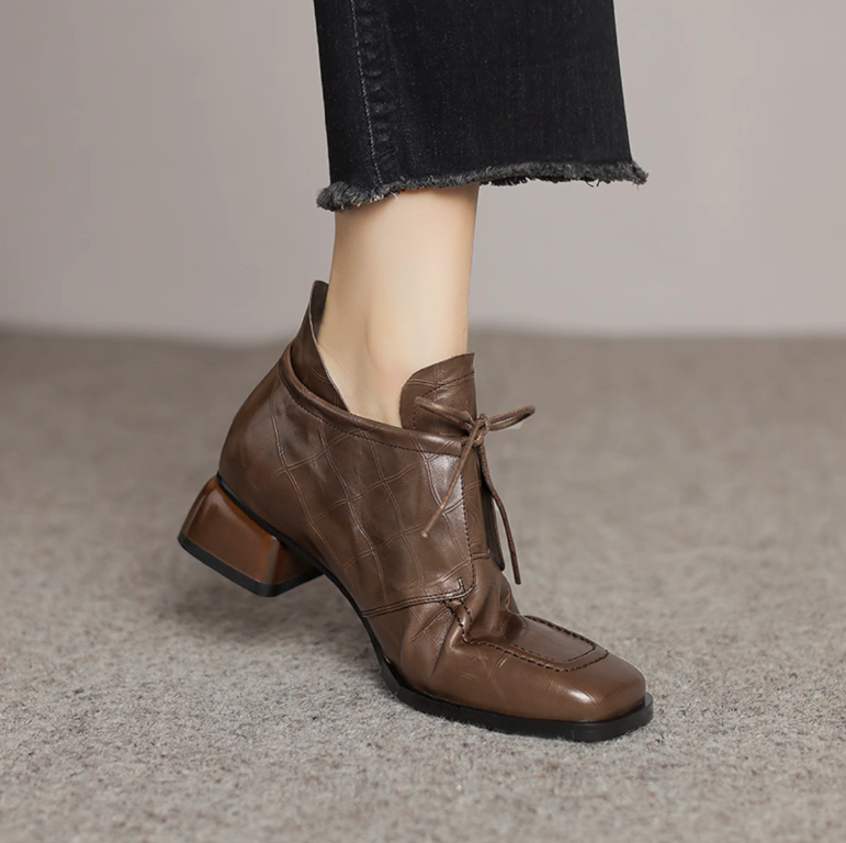 USS Shoes Adriana Women's Leather Cross-Tied Ankle Boots