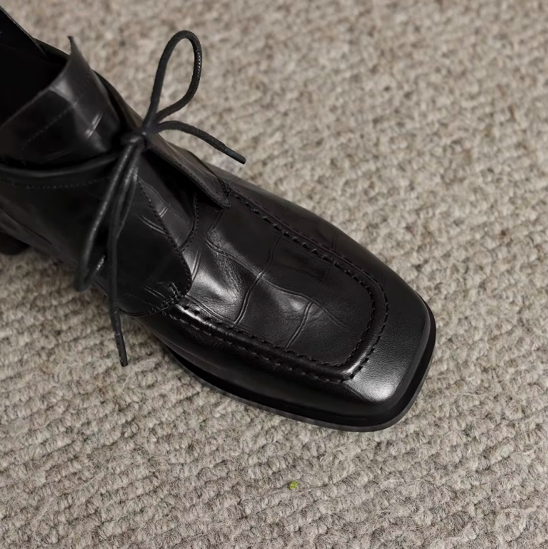 USS Shoes Adriana Women's Leather Cross-Tied Ankle Boots