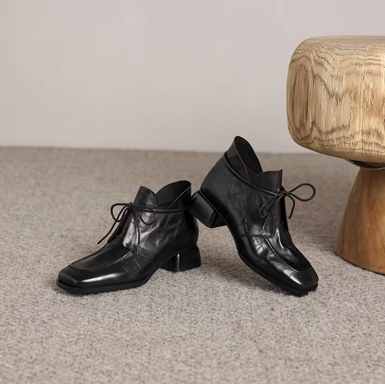 USS Shoes Adriana Women's Leather Cross-Tied Ankle Boots