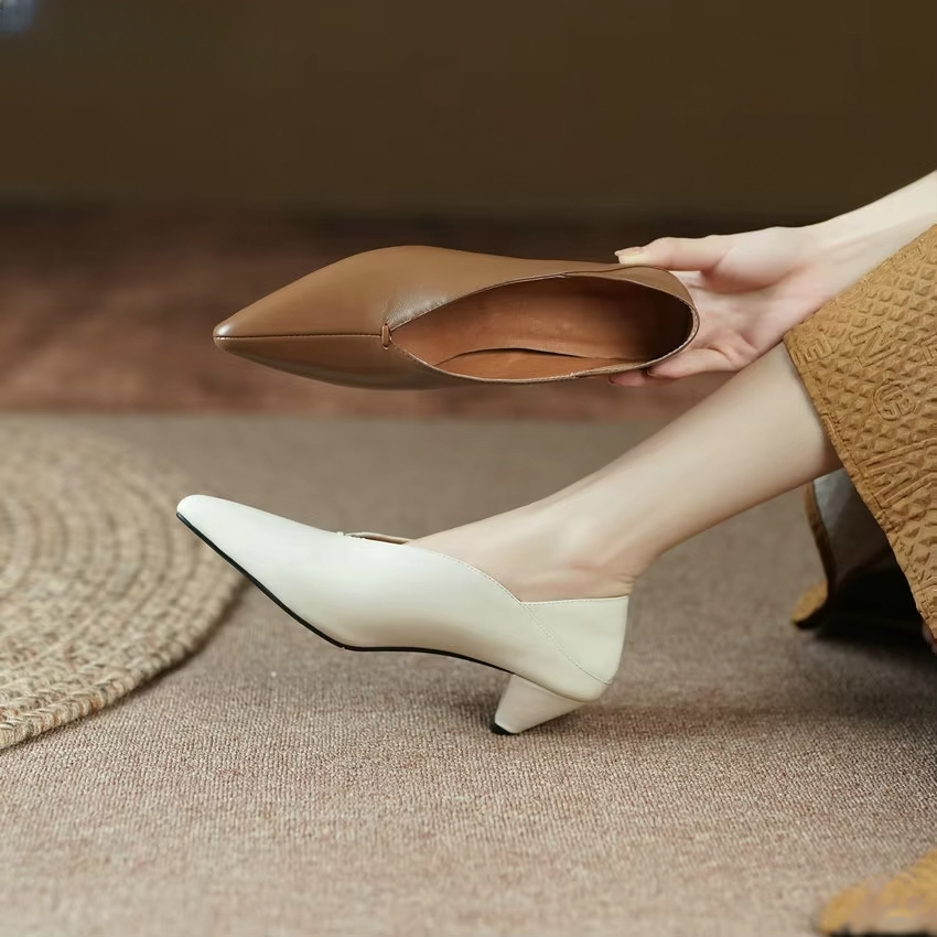 pointed pumps color beige size 6 for women