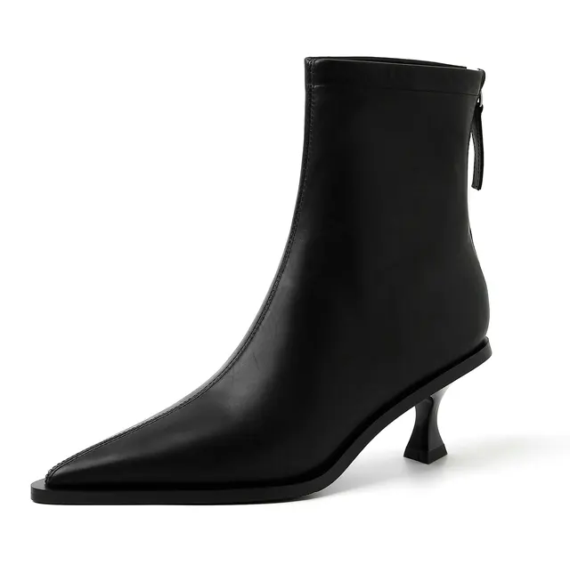 boots color black size 5.5 for women