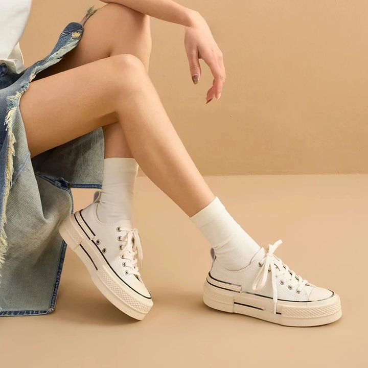 casual sneaker color khaki size 5.5 for women