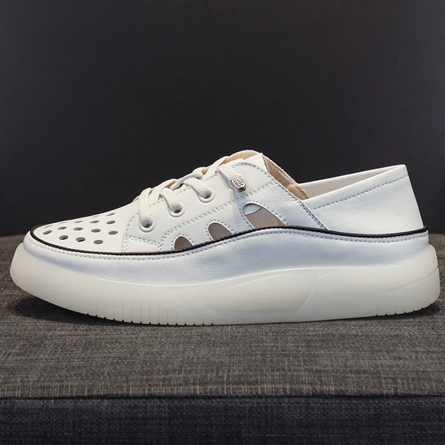 sneaker color white size 5.5 for women
