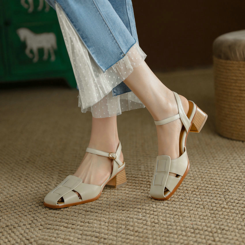 leather sandal color beige size 5.5 for women
