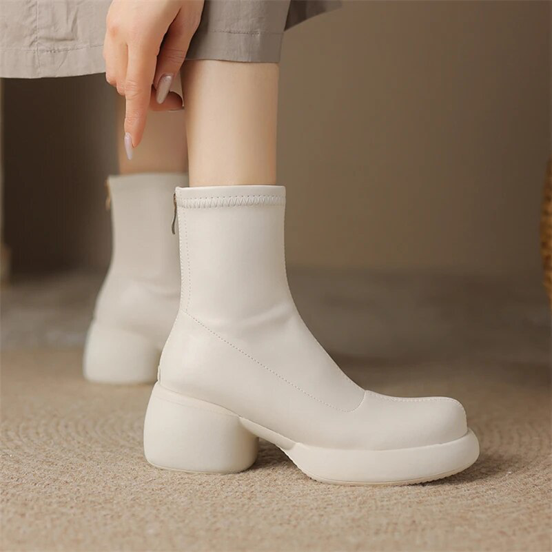 winter round toe boots color white size 8 for women