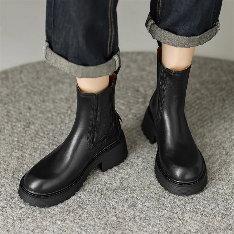 winter boots color black size 8.5 for women