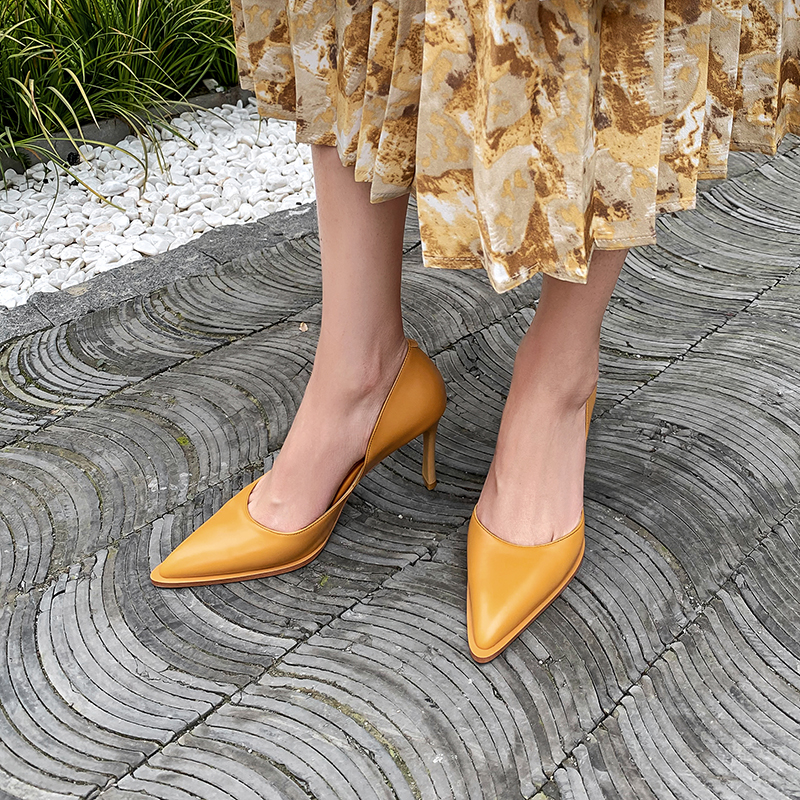 high quality pumps color yellow size 6.5 for women