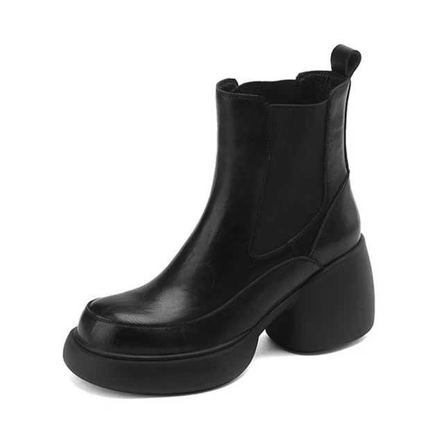 round toe boots color black size 6 for women