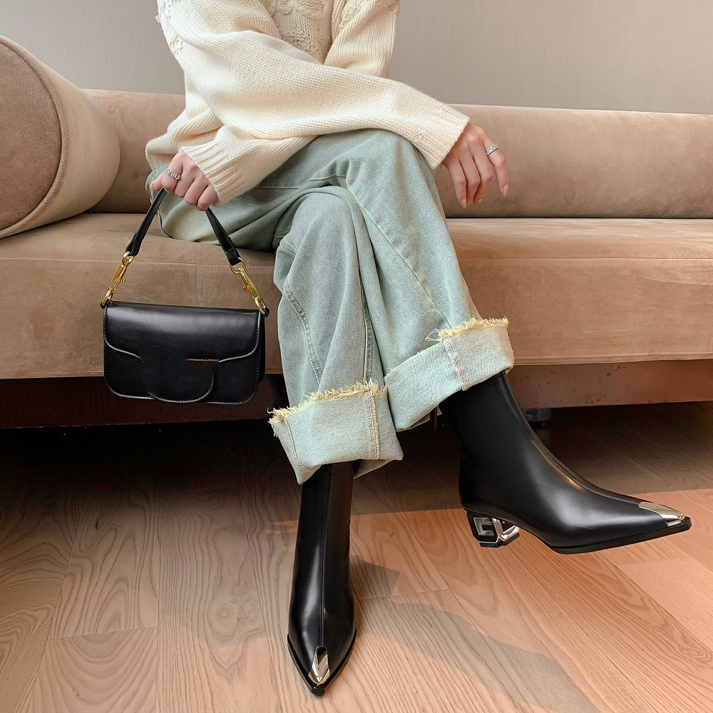 high quality boots color black size 9 for women