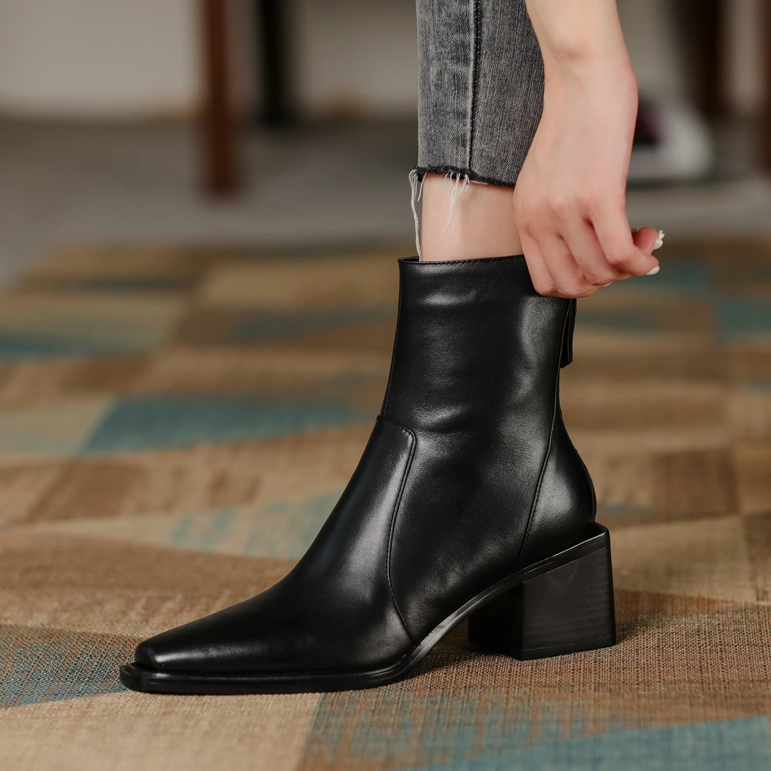 high quality boots color black size 8 for women