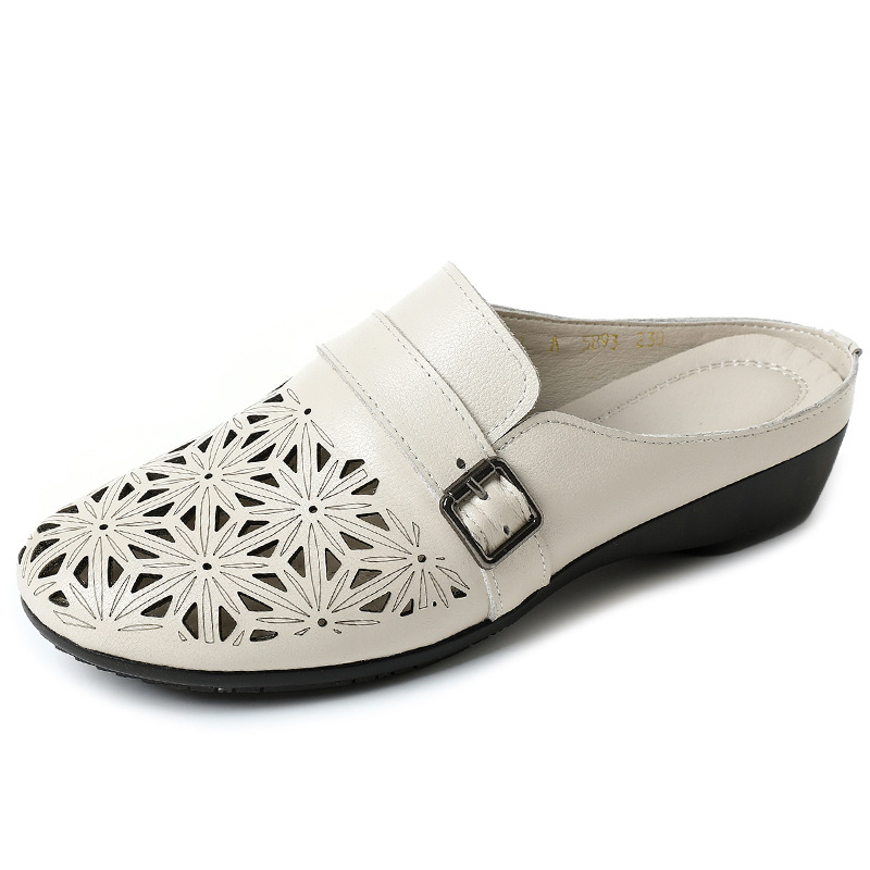 leather clogs color beige size 5 for women