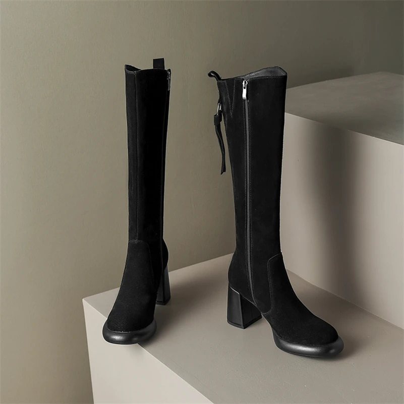 round toe boots color black size 6 for women