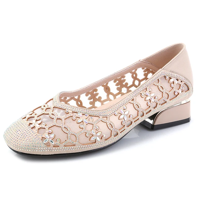 round pumps color gold size 5.5 for women