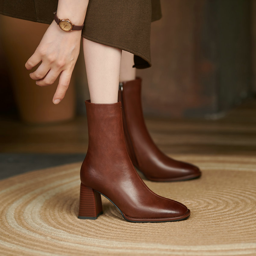 leather boots color brown size 5.5 for women