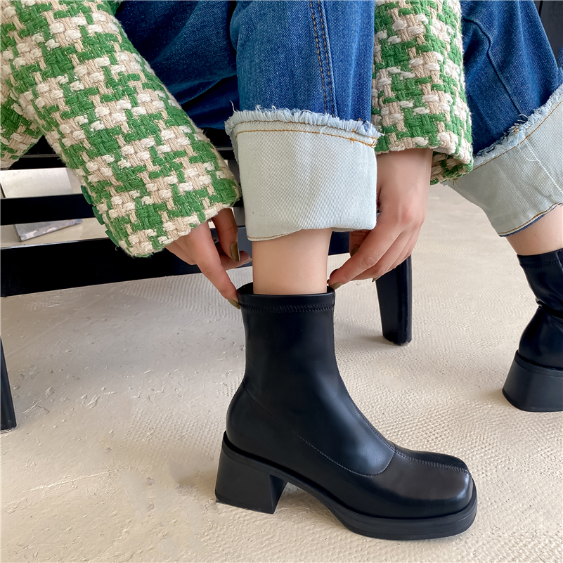 square heel boots color black size 7 for women