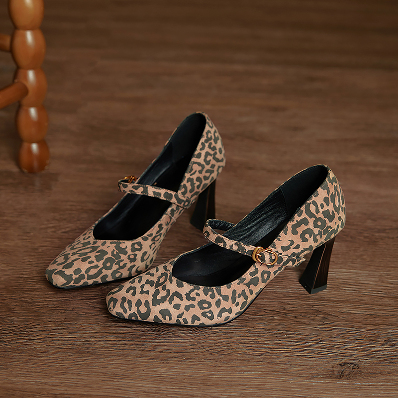 leather pumps color brown size 5 for women