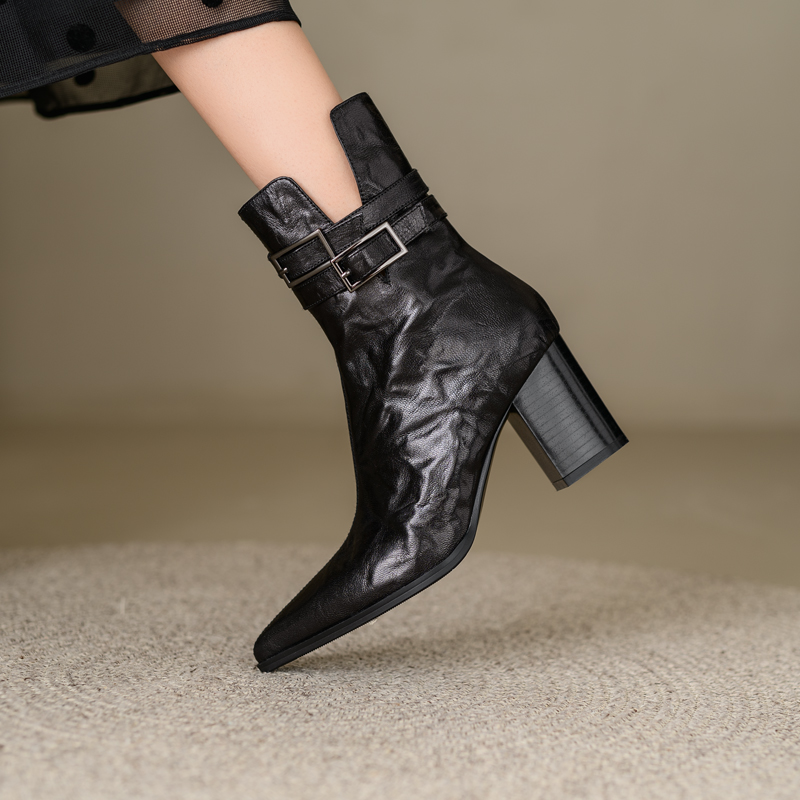 leather boots color black size 9 for women