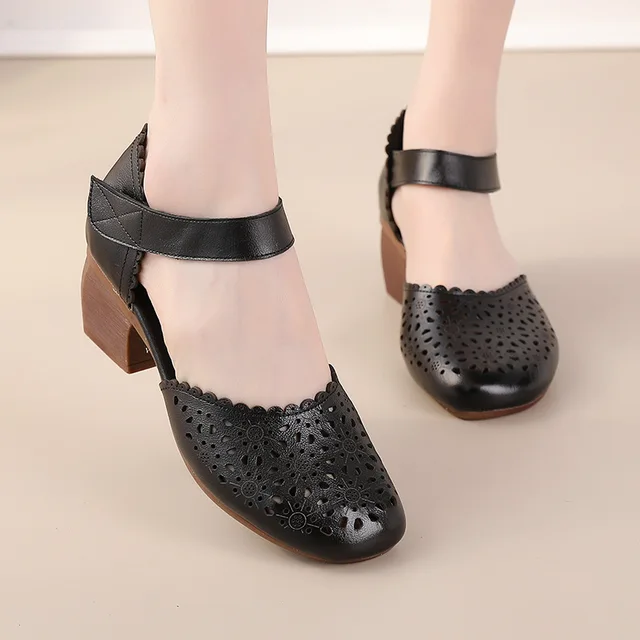 leather sandals color black size 5.5 for women