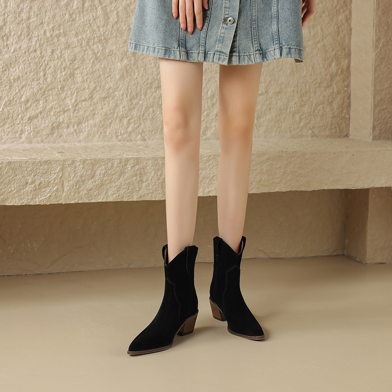autumn boots color black size 7 for women