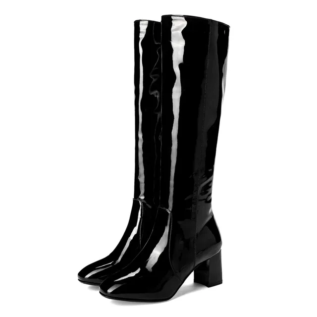 winter boots color black size 8 for women