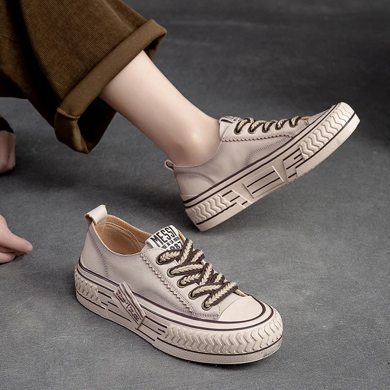 walking sneaker color beige size 9 for women