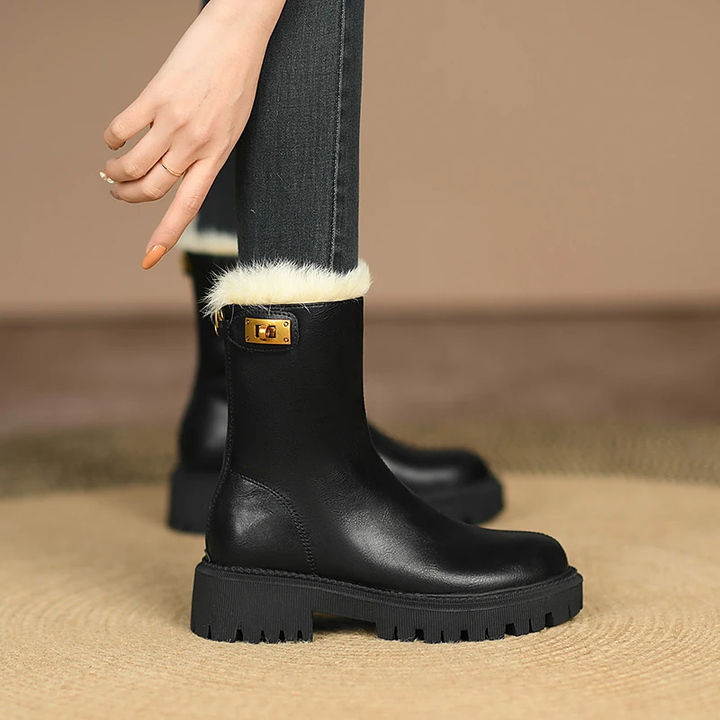 snow boots color black size 5 for women