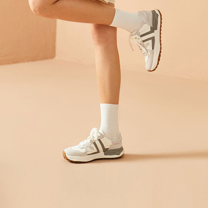 walking sneaker color blue size 7 for women