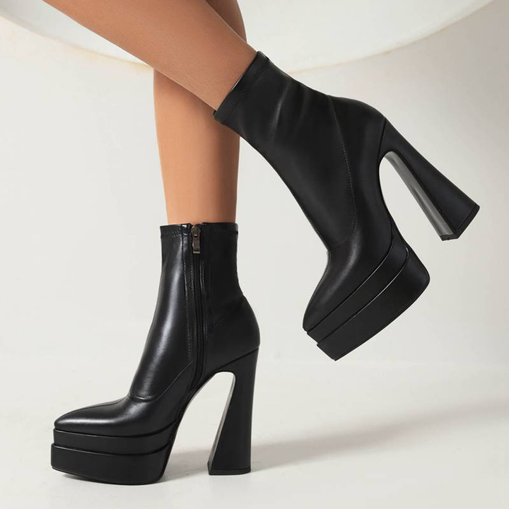 USS Shoes Scarlet Women&