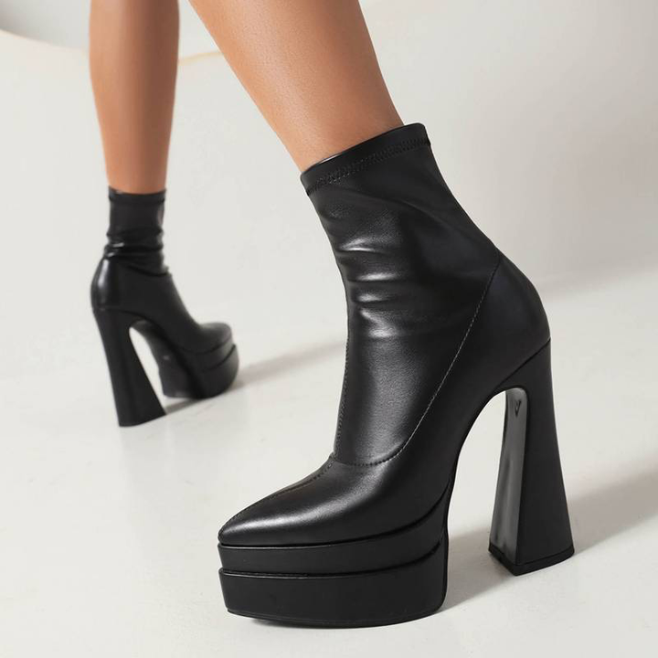 USS Shoes Scarlet Women&