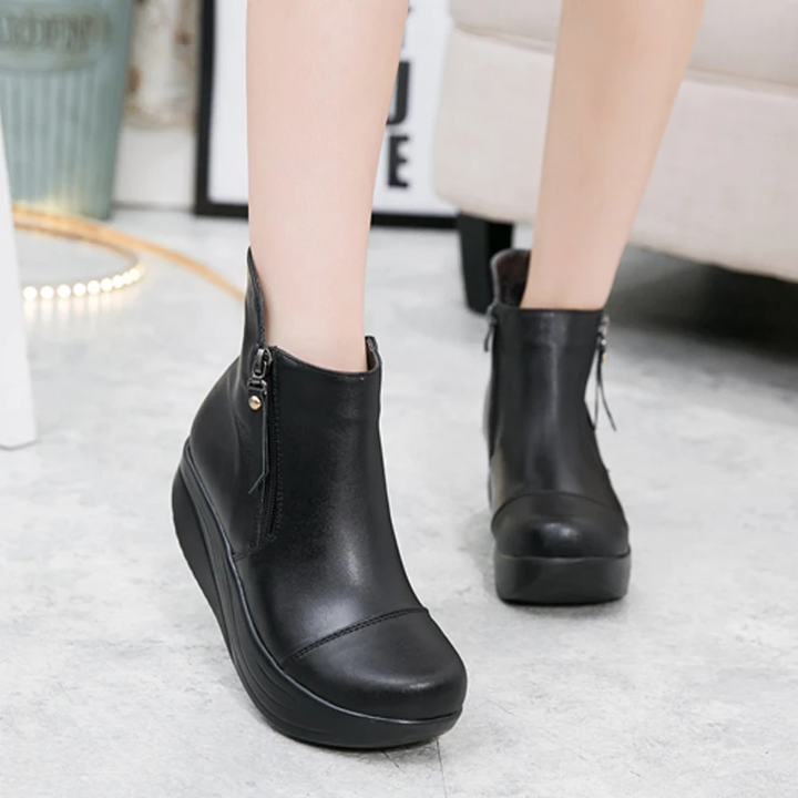 comfortable boots color black size 5.5 for women