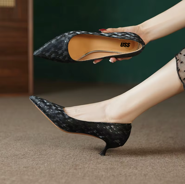 leather pumps color black size 7 for women