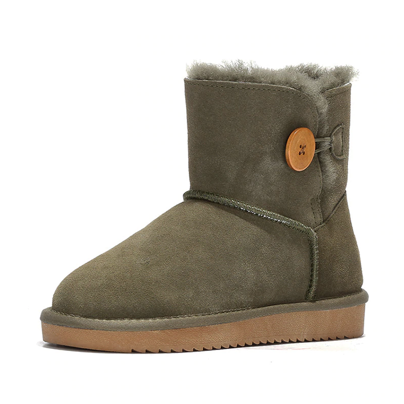 snow boots color green size 5 for women