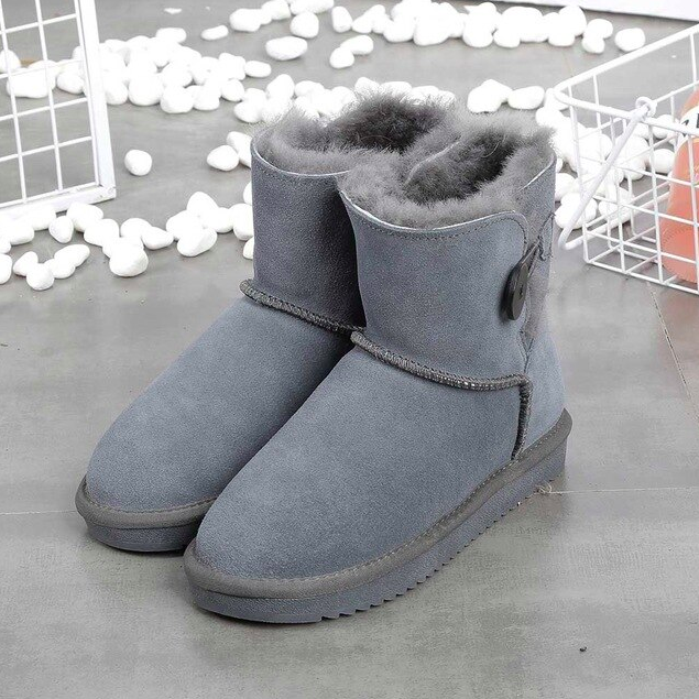 winter boots color gray size 6.5 for women