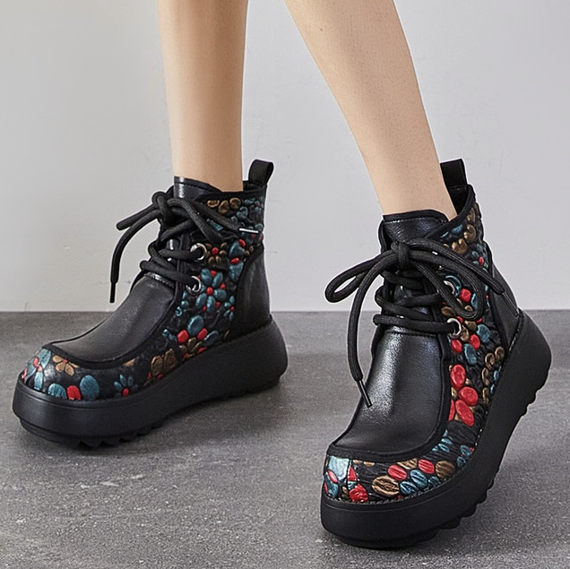 winter boots color black size 8 for women