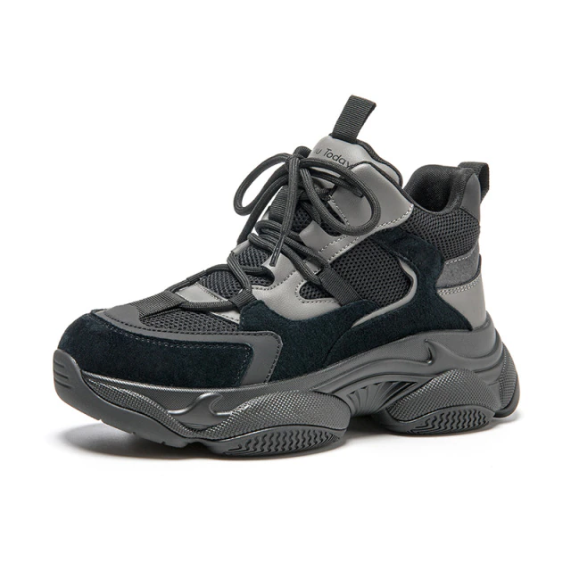 sneaker color black size 5 for women