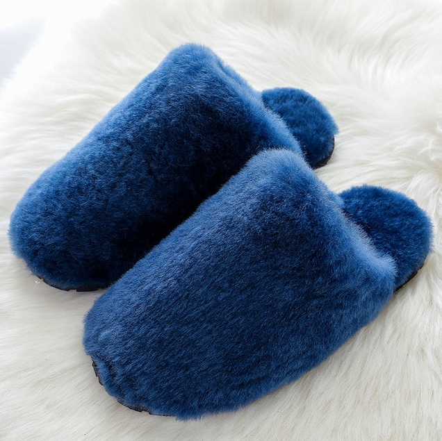 winter slipper color blue size 6 for women