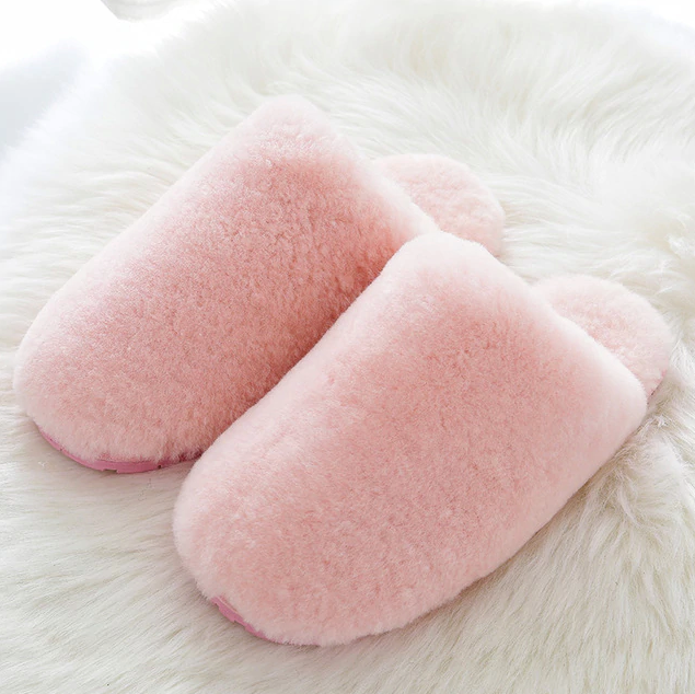 round toe slipper color pink size 6.5 for women